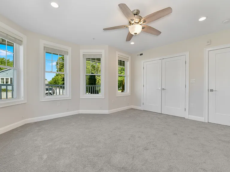 19 Riverside Sq — Photo 16