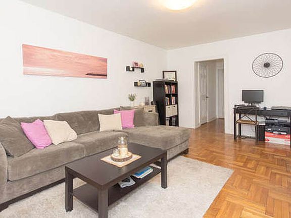 3rd image of 811 Walton Ave APT B4