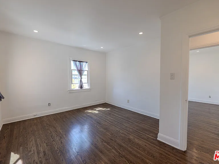 1067 S Sycamore Ave — Photo 48