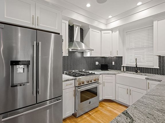 4th image of 8 Manley St #1