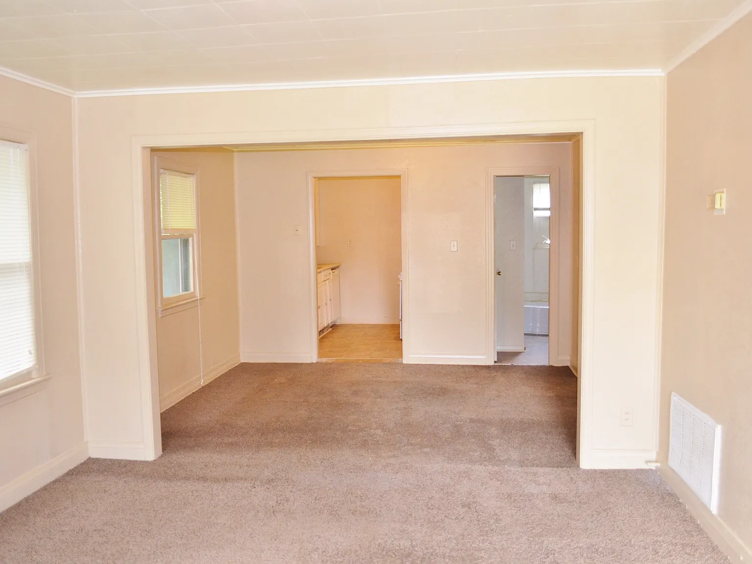 2 bed, 864 sqft, $875 — Photo 2