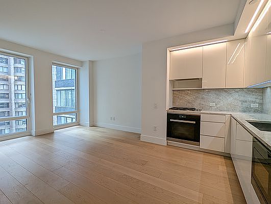 1st image of 15 W 61st St #12D