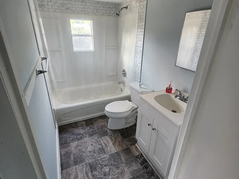 12440 Elnora Dr — Photo 7