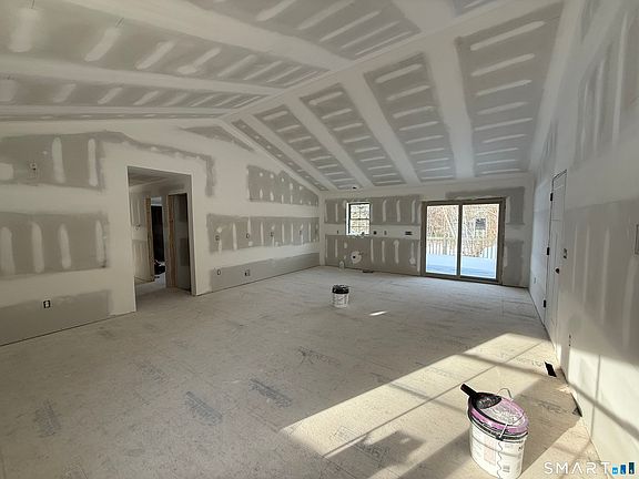 5th image of 247 Green Holow Road