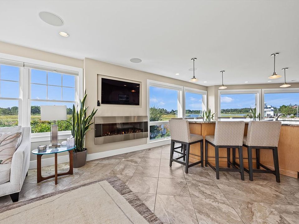Beautiful marsh view with seating for 
8+