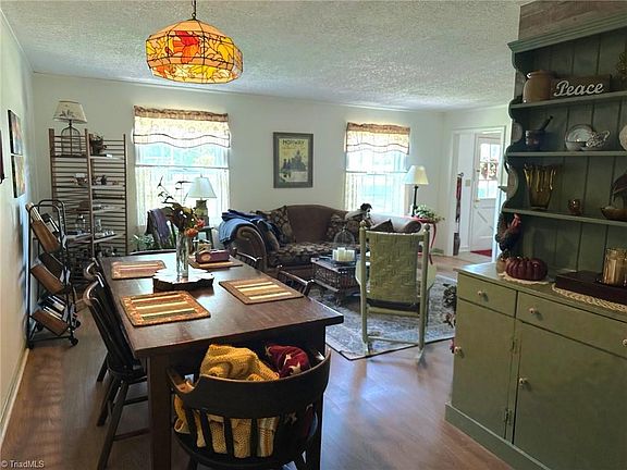3rd image of 329 Hillcrest Dr