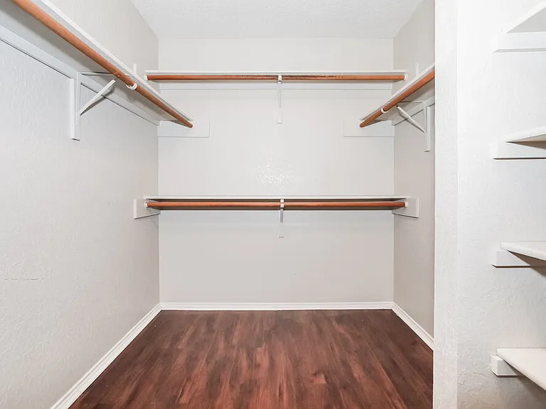 2614 Berkshire Ln — Photo 11