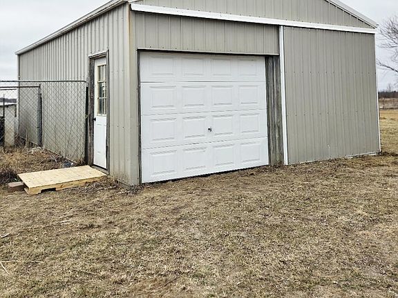 2nd image of 17461 Lakeview Rd