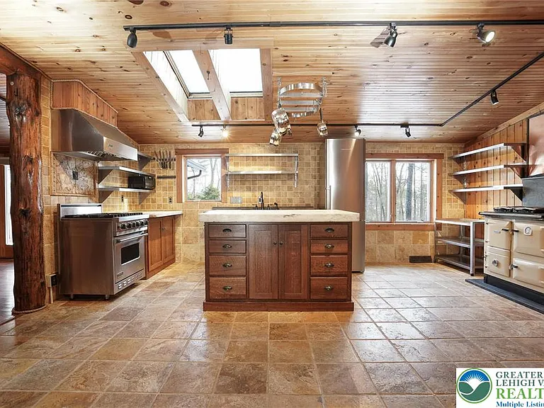 371 Green Tree Dr — Photo 8