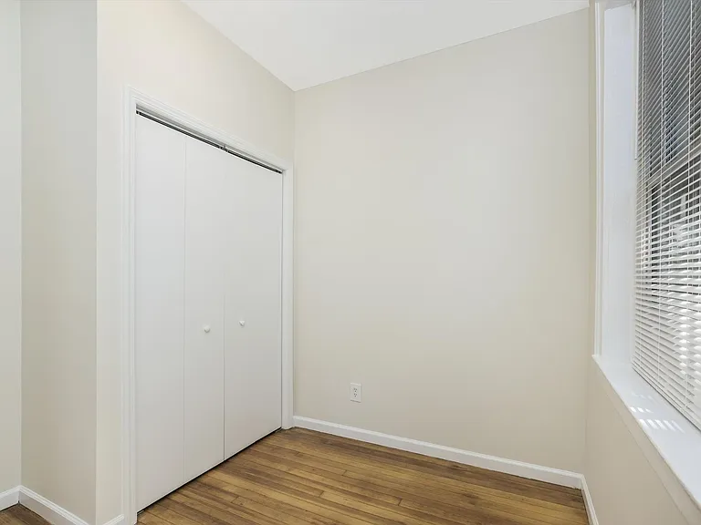 The Regis on Pine Street — Photo 13