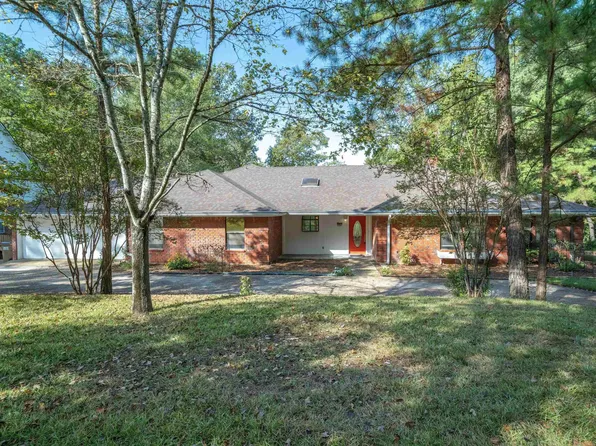 200 Branding Iron Ln, Holly Lake Ranch, TX 75765