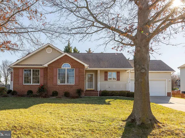 108 Senseny Glen Dr, Winchester, VA 22602