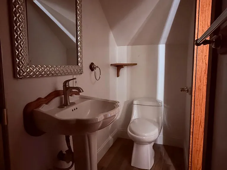 bathroom in 1st floor