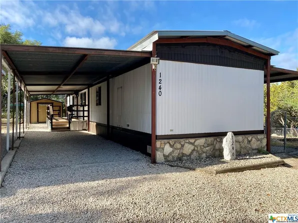 1240 Highview St, Canyon Lake, TX 78133