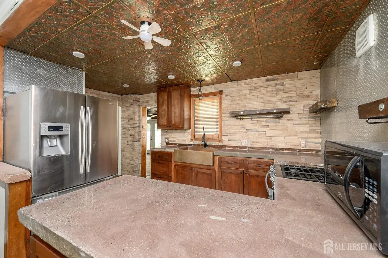 3 bed, 1400 sqft, $3,500 — Photo 4