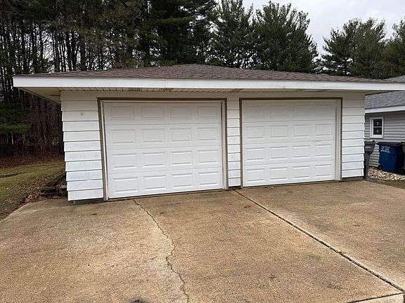 4th image of 306 Martin Dr