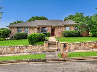 1001 Clear View Dr, Bedford, TX 76021