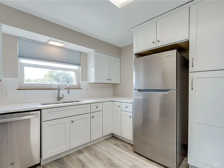 3433 Woodman Dr — Photo 6