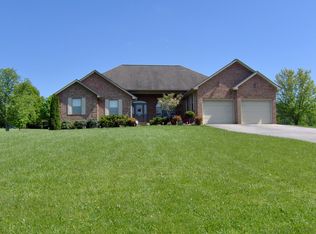 1227 Heartland Dr, Maryville, TN 37801