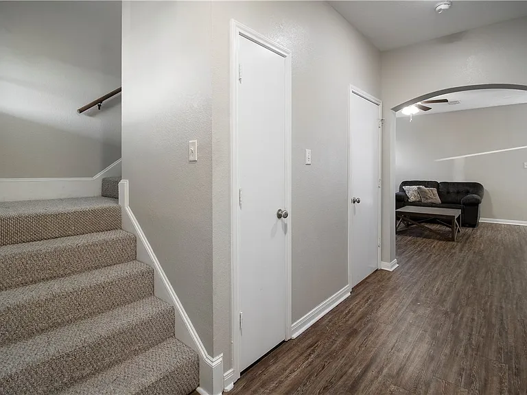 2903 McLaren Dr — Photo 4