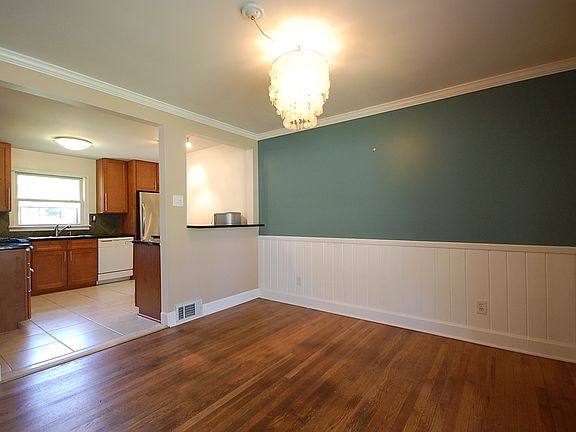 Wainscotting & crown molding