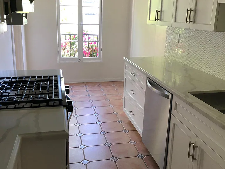 802 N Sweetzer Ave #204 — Photo 9