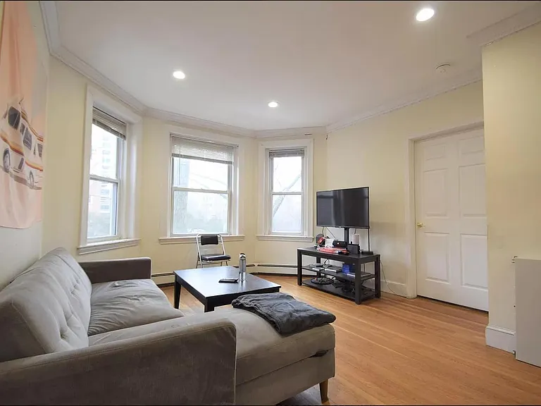 73 Thatcher St #203 — Photo 4