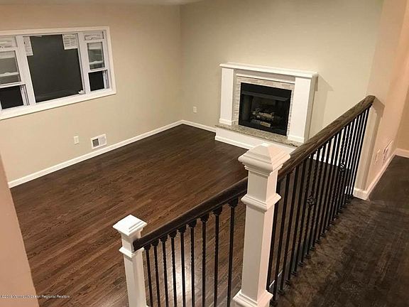 4th image of 7 Bucknell Dr