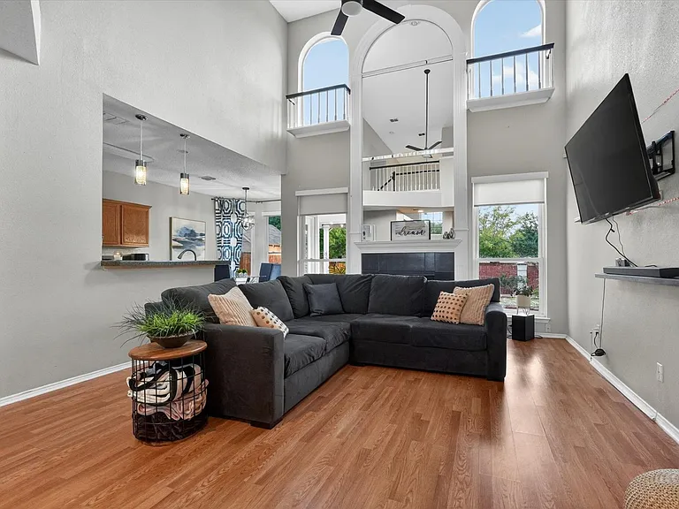 5825 Rockport Ln — Photo 10