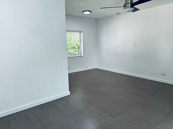 3rd image of 2901 Riomar St APT 206