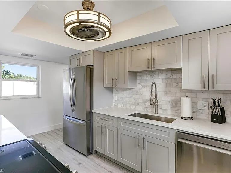 10842 Vanderbilt Dr — Photo 8