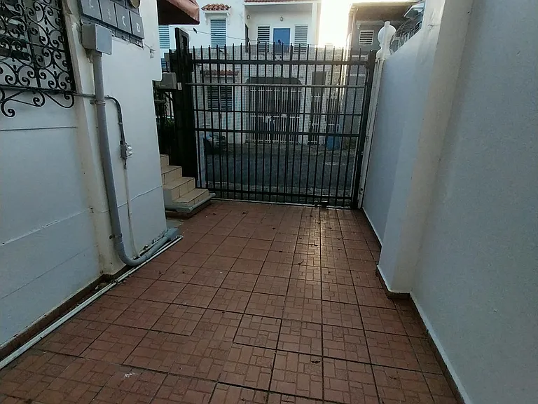 143 Calle Delbrey #2 — Photo 2