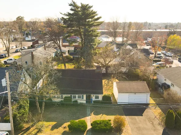 806 Oliver Ave Floor 2, Westbury, NY 11590