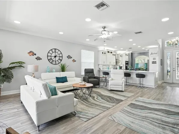 11317 Lakeland CIR, FORT MYERS, FL 33913