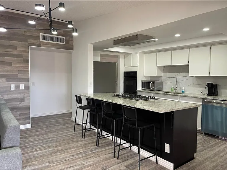 2425 Fir St — Photo 4