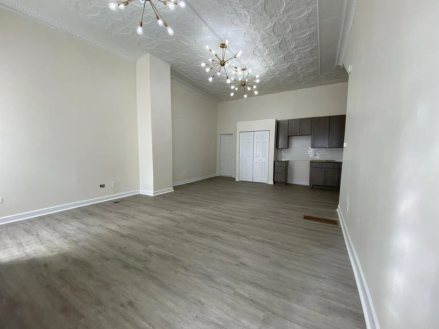 4450 South Wood Street - 1 Fro... — Photo 1