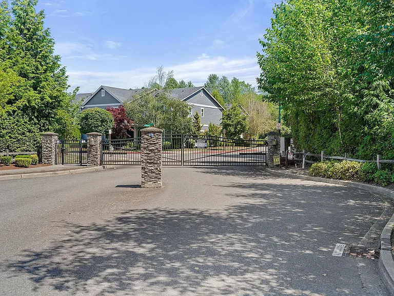 Watertree Place Townhomes — Photo 18