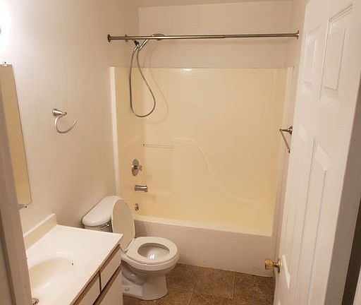 4th image of 11 W Main St APT 215