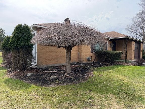 3rd image of 2092 W Genesee Street Rd