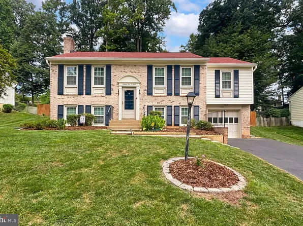 9108 Cascus Dr, Annandale, VA 22003