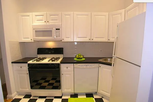 Rented by Rapid Realty Cobble Hill | media 3