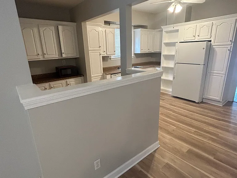 526 E Barbee Ave — Photo 5