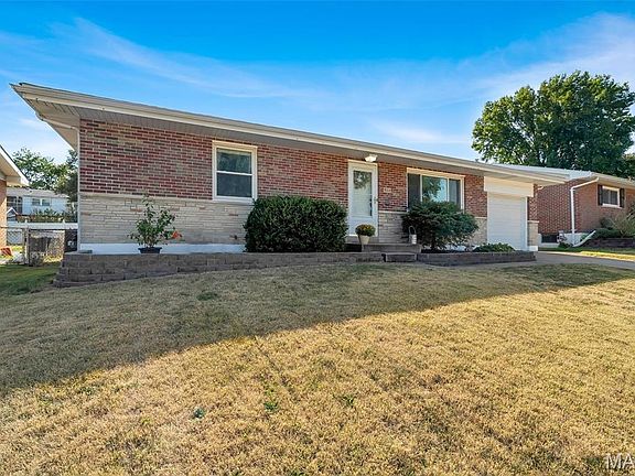 2nd image of 304 Southampton Dr