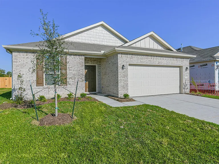 3075 Clydesdale Dr — Photo 2