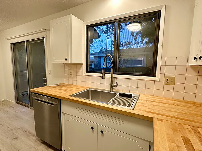 4111 SE Raymond St — Photo 3