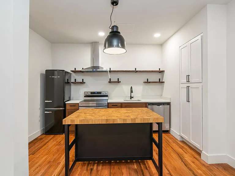 826 N Broadway St #301 — Photo 4