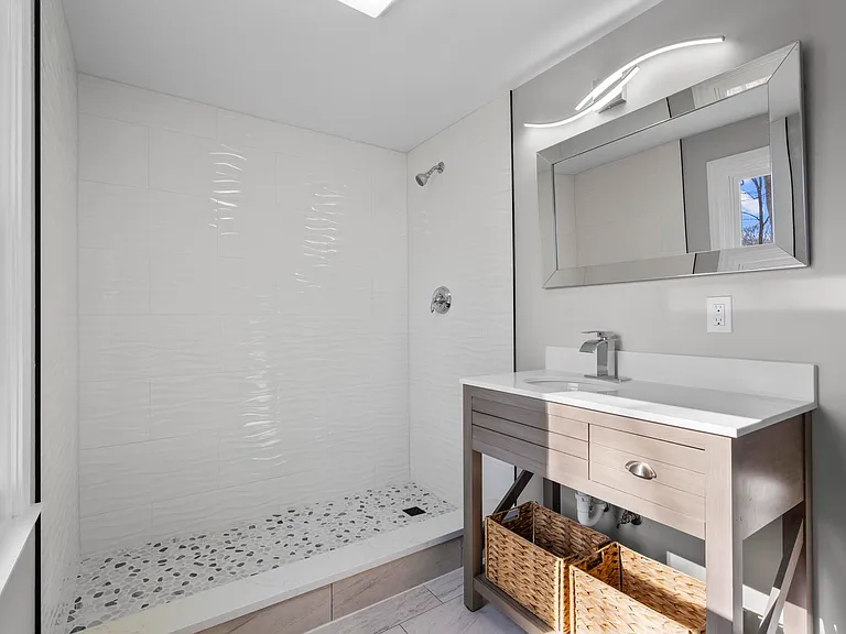 40 Harkness Dr — Photo 26