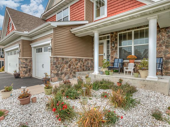 2nd image of 10832 Knollwood Ct