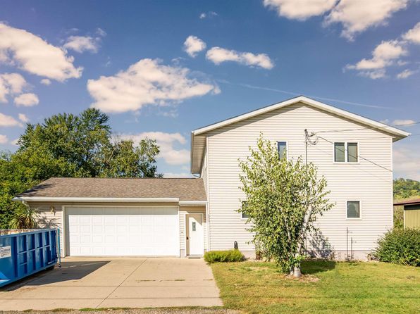 295 Abel Dr, Guttenberg, IA 52052