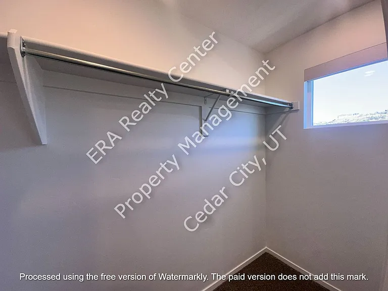 573 S May Dr — Photo 14